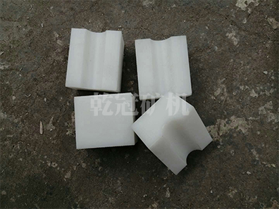 簡述MC尼龍制作天輪襯塊有哪些優(yōu)點(diǎn)？